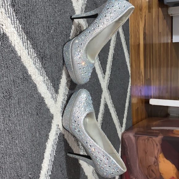 Heels - Picture 7 of 7